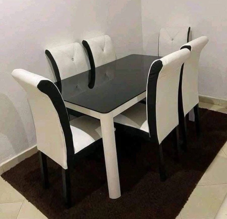 Kit completo 6 cadeiras e mesa, branco e preto